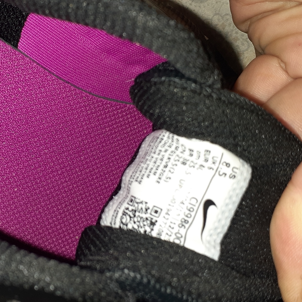 Nike - Picture 4 of 4